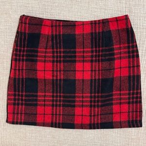 BRAND NEW! Buffalo plaid mini skirt, soft, side hidden zipper, size medium